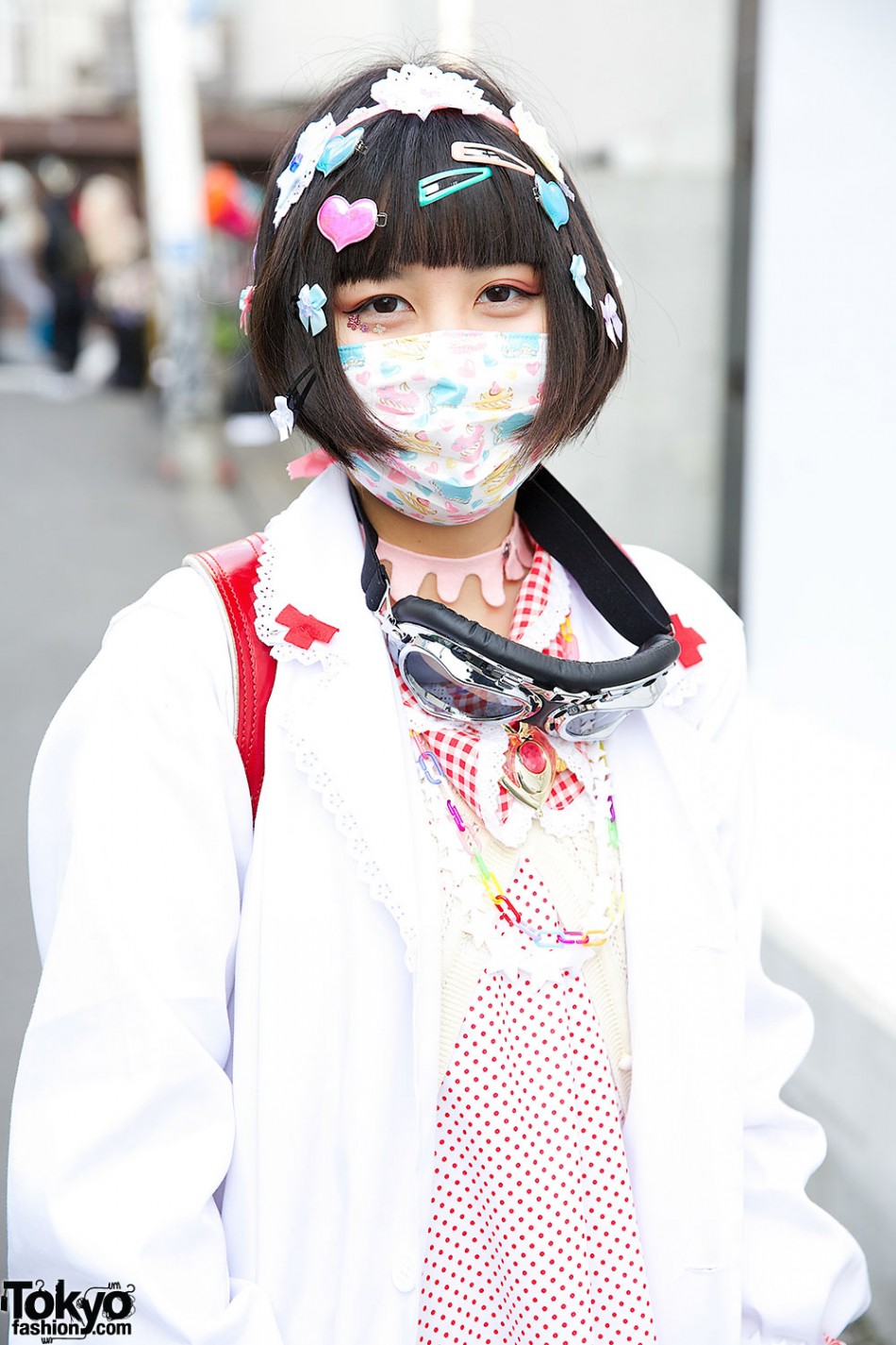 Harajuku Nurses w/ Decora Hair Pins, Gas Mask & Randoseru – Tokyo Fashion