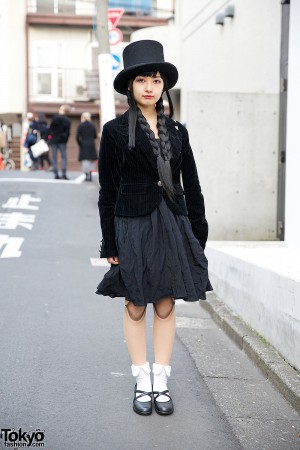 Ball Joint Doll Tights, Top Hat & Velvet Blazer in Harajuku – Tokyo Fashion