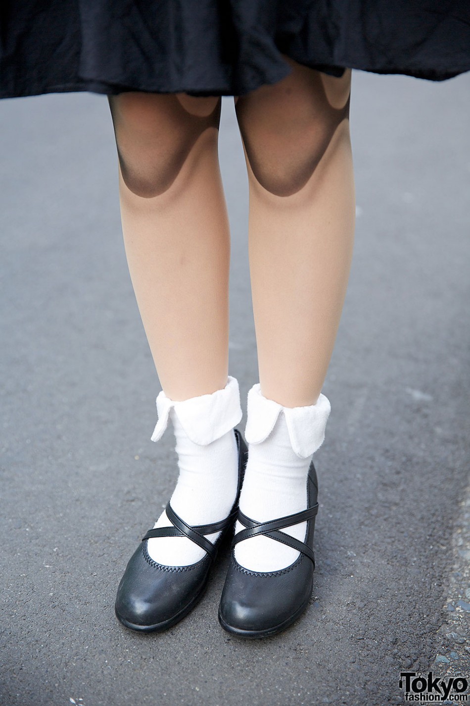 Ball Joint Doll Tights, Top Hat & Velvet Blazer in Harajuku – Tokyo Fashion