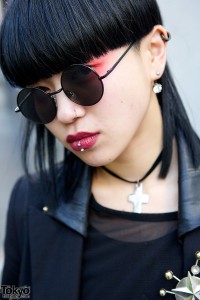 Round Sunglasses & Red Make-Up
