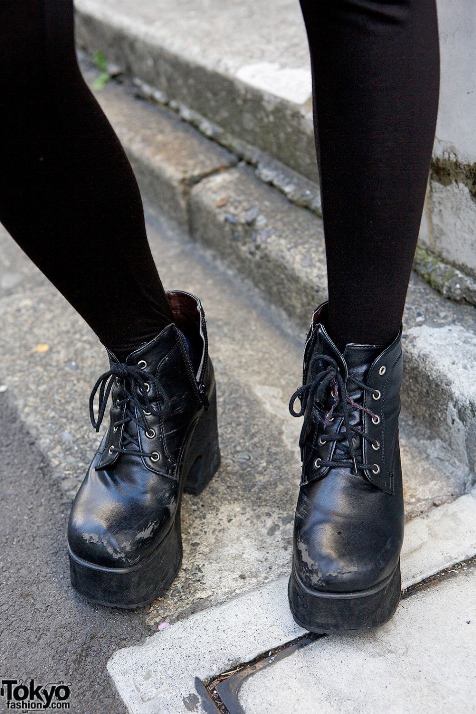 Harajuku Trio in All Black w/ Red Eye Make-up, Chokers, Leather & Boots ...