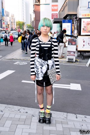 Green-Haired Harajuku Girl w/ Stripes, Polka Dots, Fishnets & Platforms ...