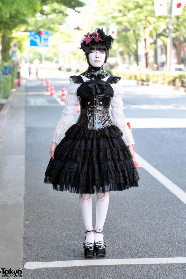 Harajuku Shironuri in Gothic Fashion, Corset & Ball Joint Tights