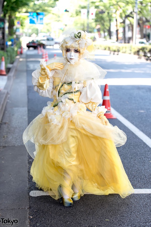 Yellow Dress & Shironuri Makeup in Harajuku