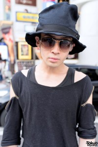 Crumpled Hat & Zipper Shirt