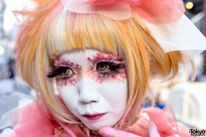 Minori's Hand-Painted Shironuri Makeup in Harajuku