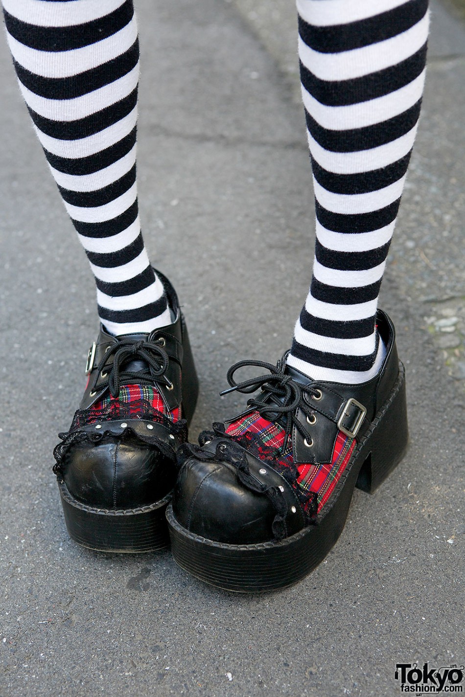 h.NAOTO Gothic Harajuku Style w/ Twin Tails, Striped Socks & Bunny ...