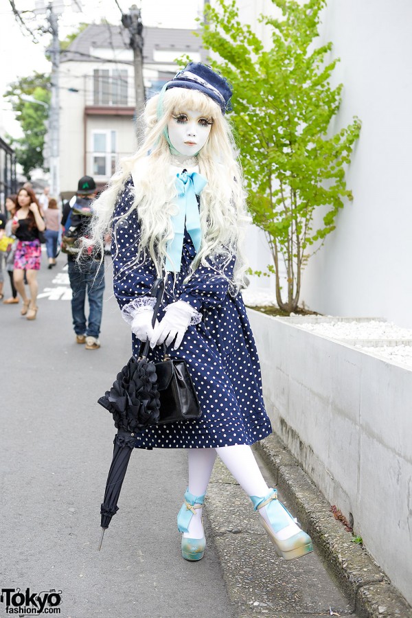 Shironuri Artist Minori in Harajuku w/ Handmade Polka Dot & Blue Bows Outfit