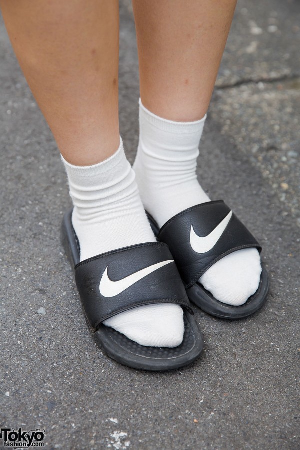 outfits with nike slides and socks
