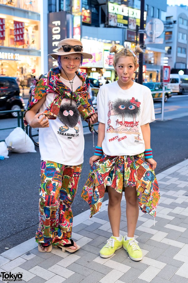 Harajuku Duo w/ Graphic T-Shirts, Piercings, Buttstain Accessories & Geta