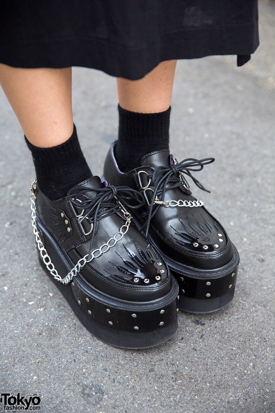 All Black Fashion, Black Lipstick & Chain Platform Creepers in Harajuku