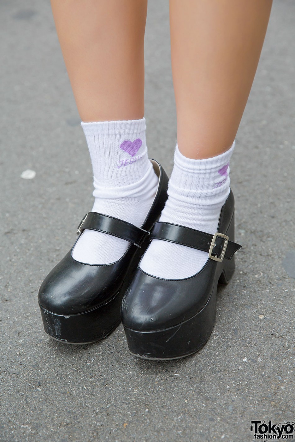 Harajuku Girls In Suspenders, Ripped Jeans & Pompoms w/ WEGO, Romantic ...