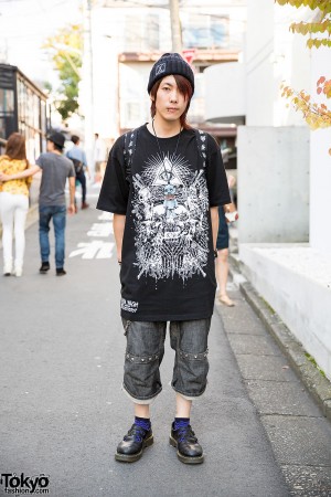 Gazette Fan in Harajuku w/ “Eye of Providence” T-Shirt, Creepy Doll ...