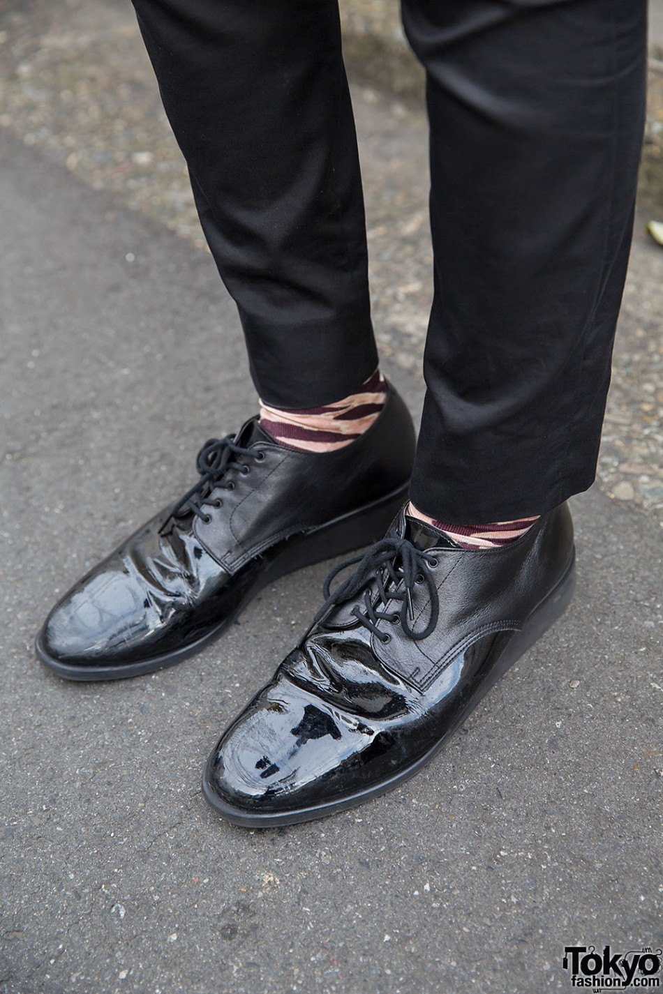 Harajuku Guy w/ Partially Shaved Hair, Black Suit & Clutch – Tokyo Fashion