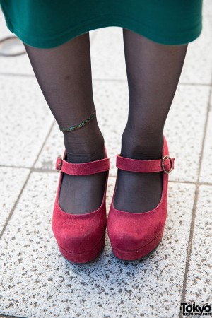 Harajuku Girls w/ Piercings, Aquamarine Hair, Wide Leg Pants & Vivienne ...