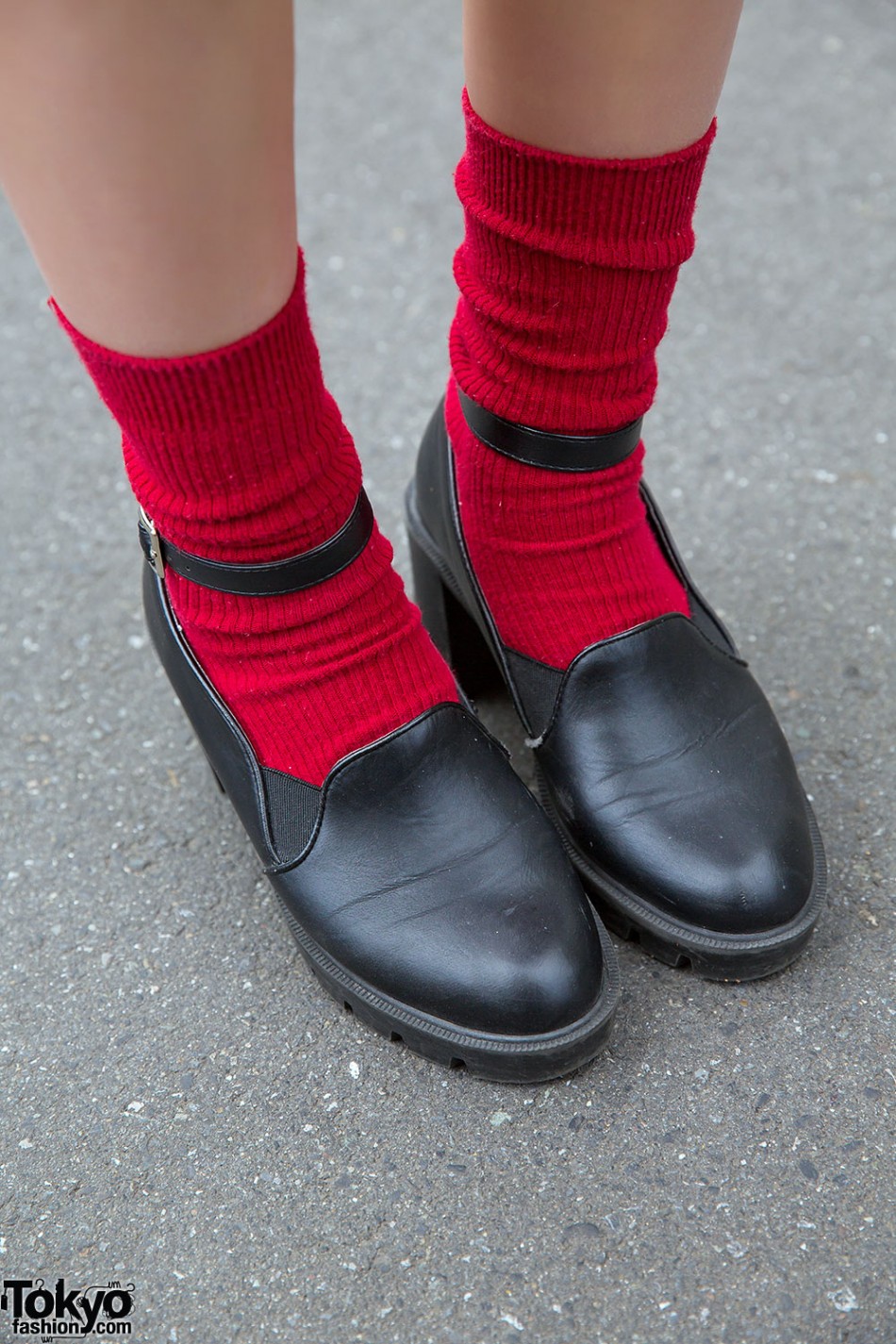 Harajuku Girls in Dark Coats w/ Resale Items, Uniqlo & Adidas – Tokyo ...