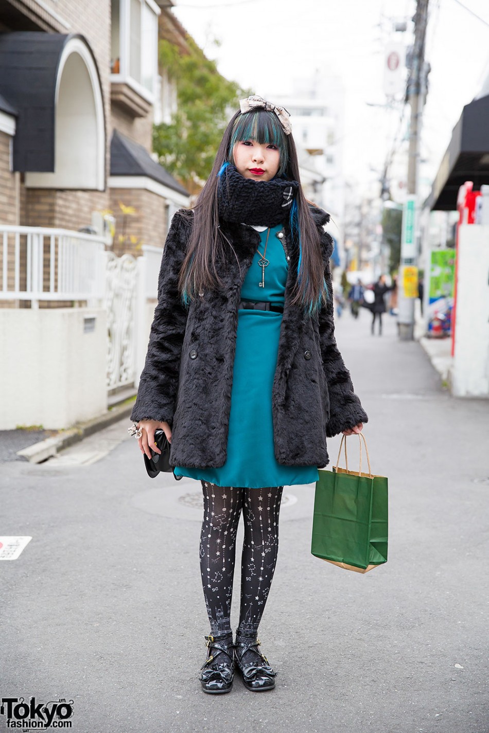 Harajuku Girl w/ Faux Fur Coat, Angelic Pretty, metamorphose temps de ...