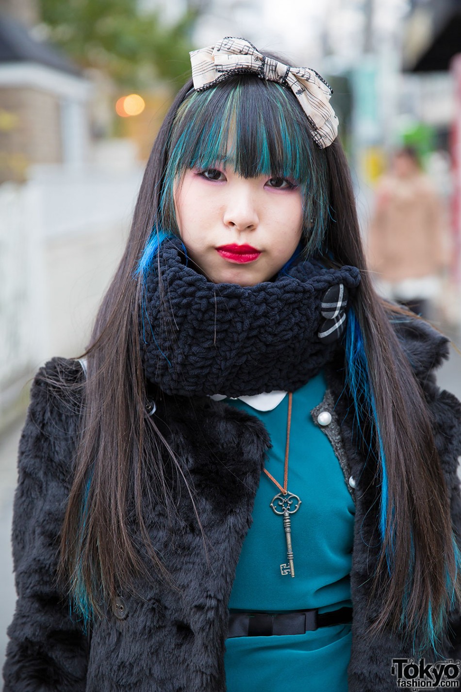 Harajuku Girl w/ Faux Fur Coat, Angelic Pretty, metamorphose temps de ...