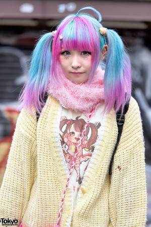 Ahoge & Pastel Twintails in Harajuku w/ Sweater, Striped Socks ...