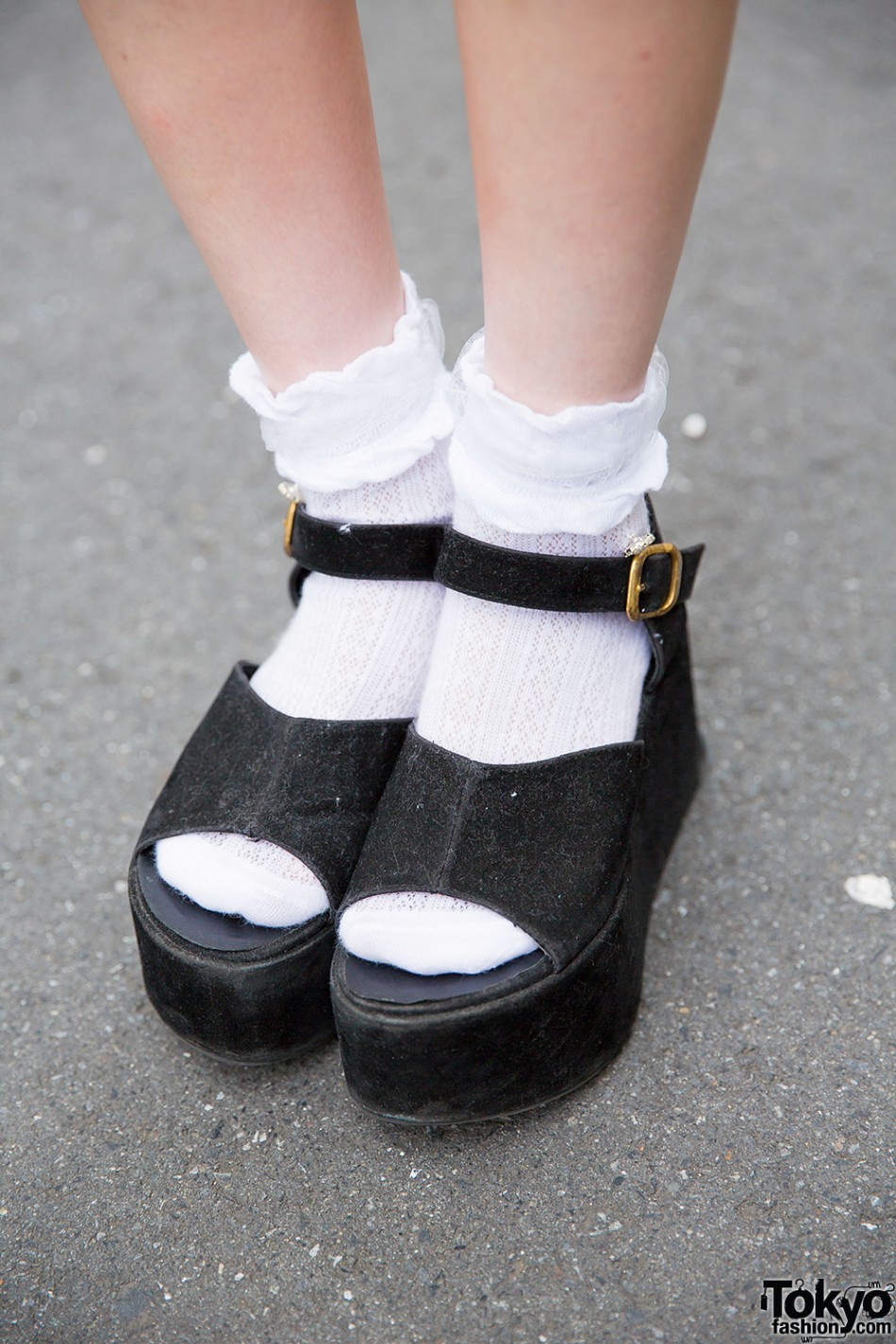 Harajuku Girls in Platform Shoes w/ Miauler Mew, Ingni & One Spo ...