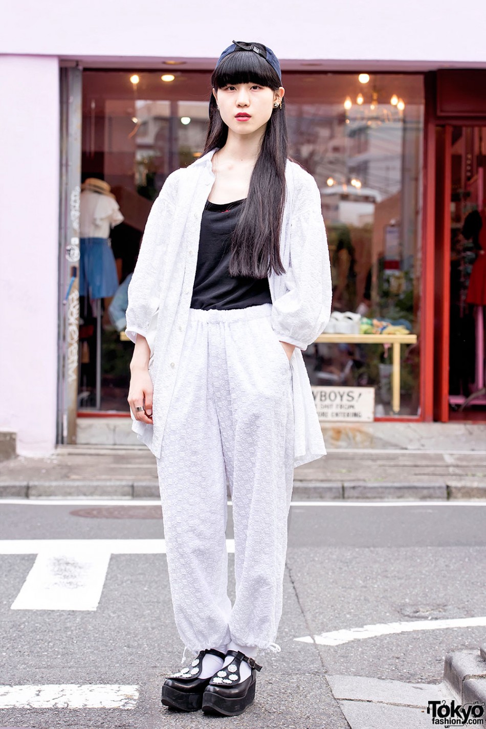 Harajuku Girl in tricot COMME des GARCONS, Tokyo Bopper & Vivienne