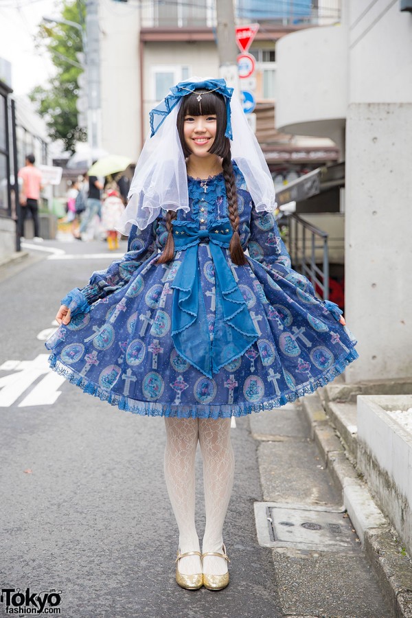 Harajuku Lolita in Angelic Pretty Dress, Wings Veil & Gold Glitter Shoes