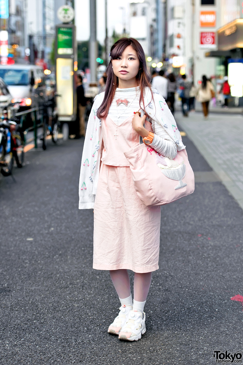 Harajuku Girl in Cute Pink Fashion w/ Ice Cream Bag & Reebok Pump Sneakers