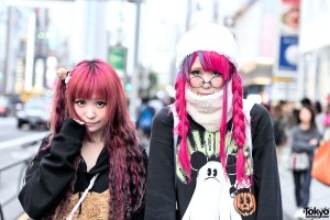 Harajuku Girls in Oversized Sweatshirts, Manga Pins, Nesin, Zzz…Tokyo ...