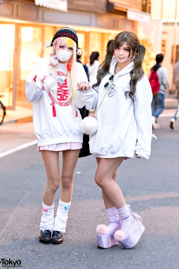 Harajuku Girls w/ Twintails, Oversized Sweatshirts, Loose Socks & Cute Accessories