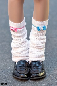 Harajuku Girls w/ Twintails, Oversized Sweatshirts, Loose Socks & Cute ...