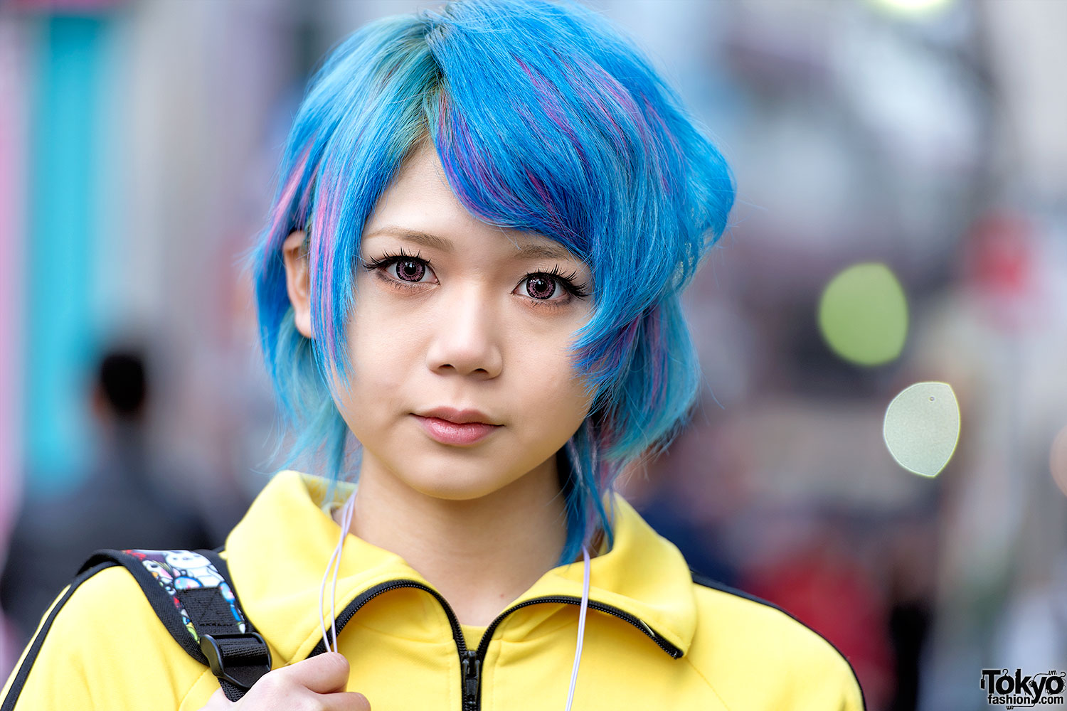 Japanese Girls with Dyed Blue Hair - wide 3