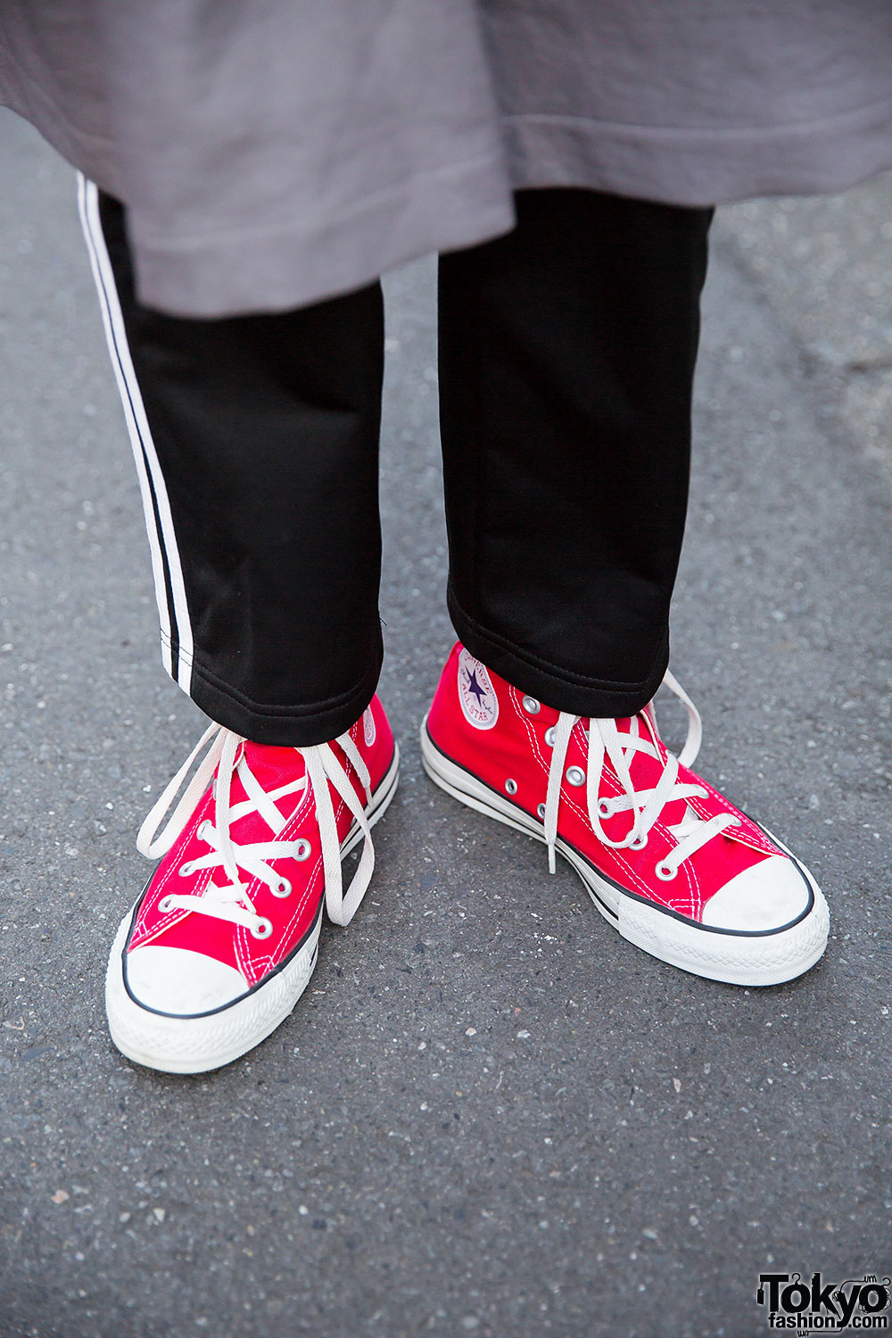 Adidas Pants & Red Converse – Tokyo Fashion