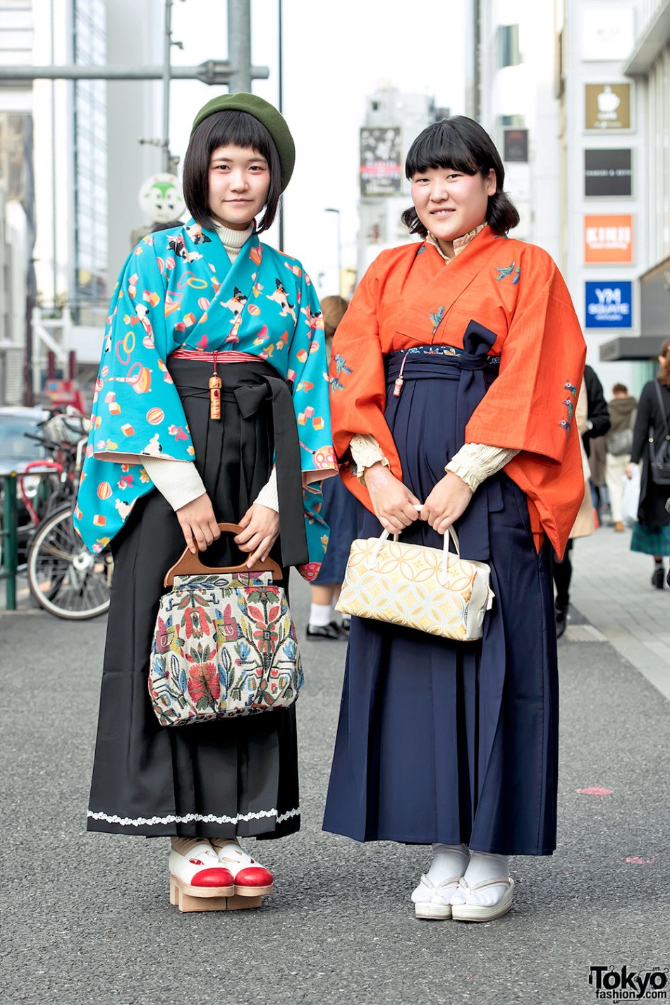 Harajuku Girls in Japanese Hakama w/ Tabun Zettai Geta – Tokyo Fashion