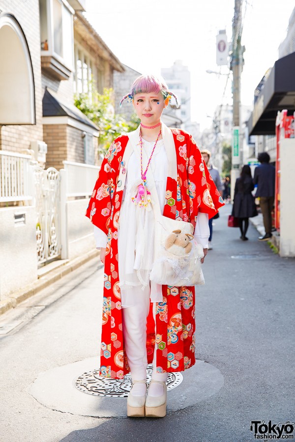 Harajuku Girl w/ Pink Twin Tails in Kimono, Tokyo Bopper Platforms & Gunifuni