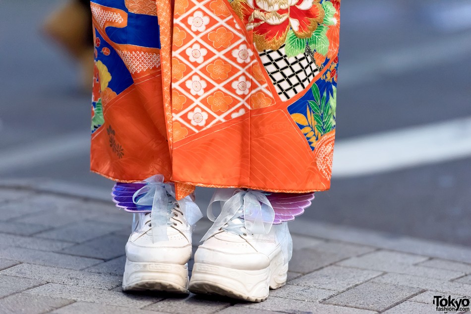 Kimono Jacket, Corset, Blue Hair & Winged Shoes in Harajuku – Tokyo Fashion