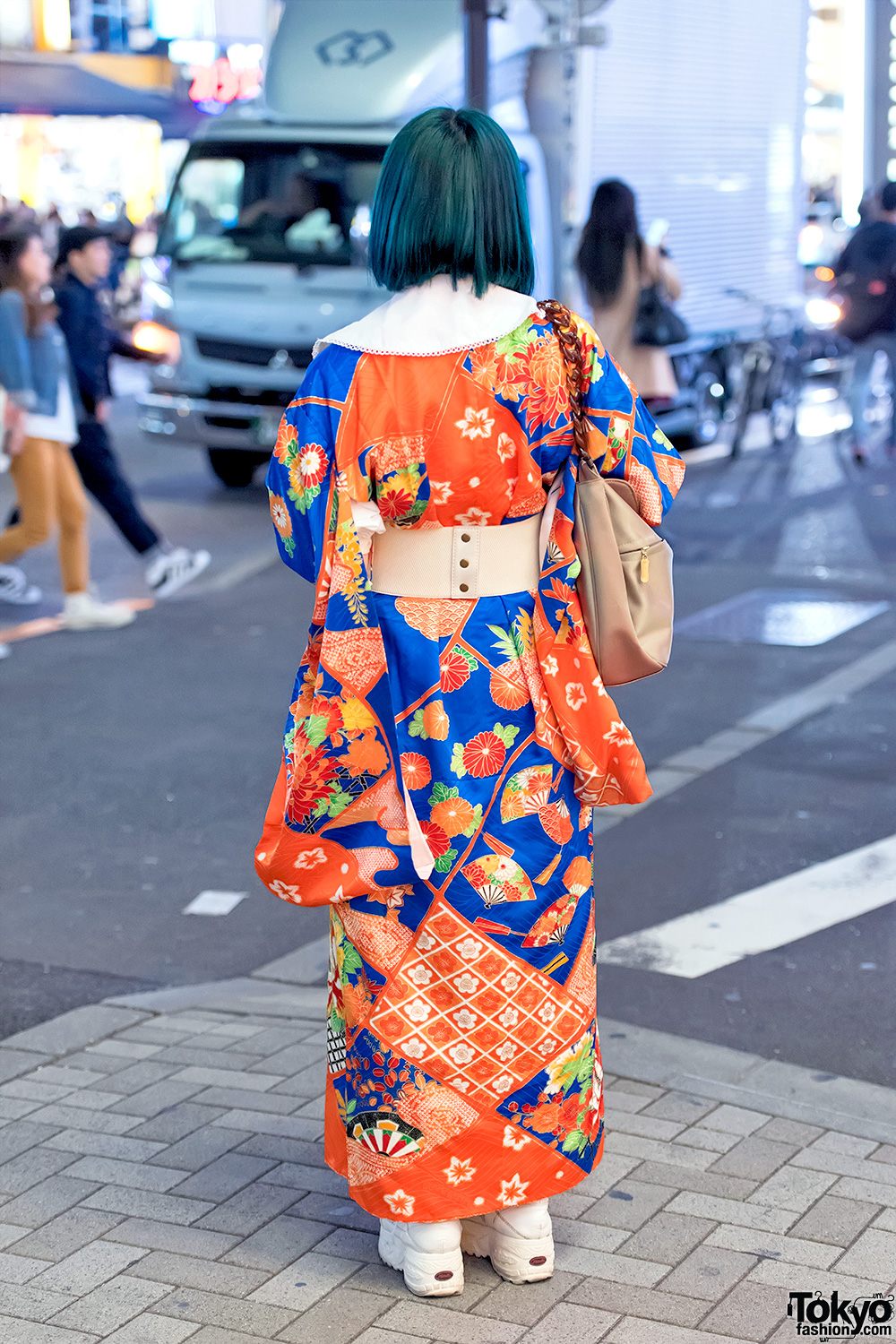 Kimono Jacket, Corset, Blue Hair & Winged Shoes in Harajuku – Tokyo Fashion