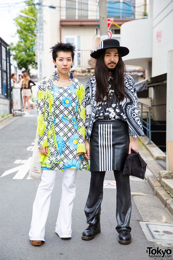 Harajuku Duo in 70s Style and Graphic Black and White Resale Fashion