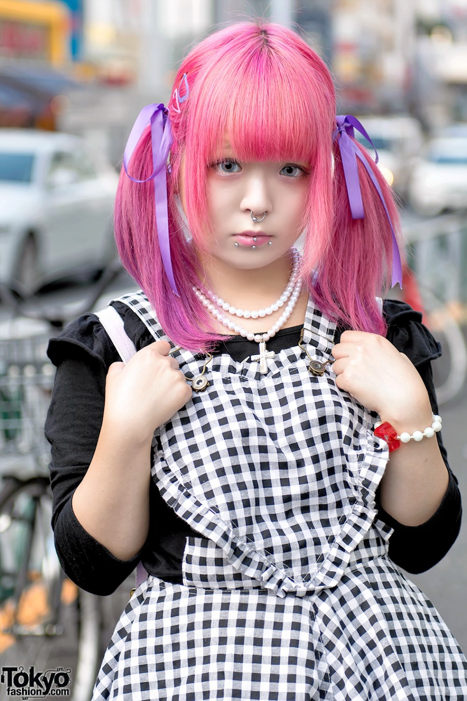 Japanese Artist Kuua w/ Pink Twintails & Piercings On The Street in ...