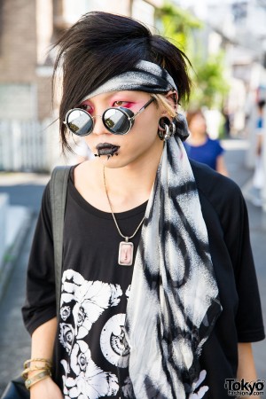 Harajuku Goth Street Styles w/ Oversized M:E T-Shirts, Barokue ...