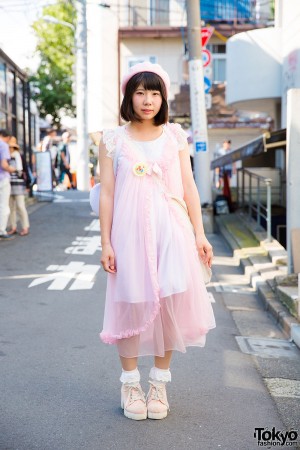Harajuku Pastel Lingerie Style w/ Pink Negligee, Beret, Ruffle Socks ...