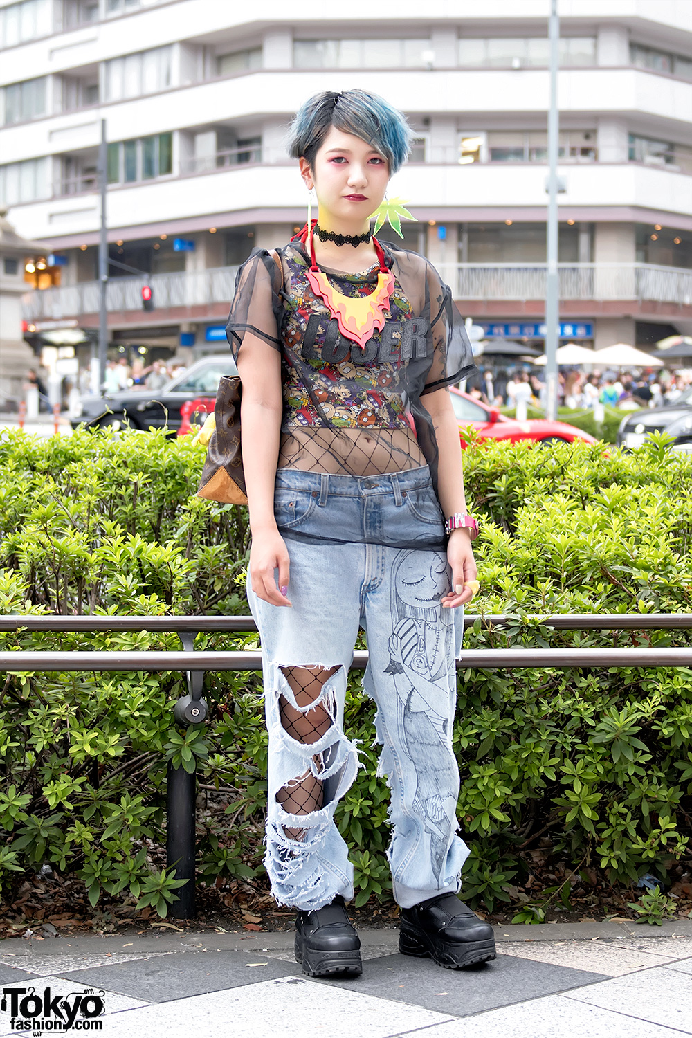 Harajuku Girl in Ripped Jeans Fashion w/ Lace Tube Top, GYDA