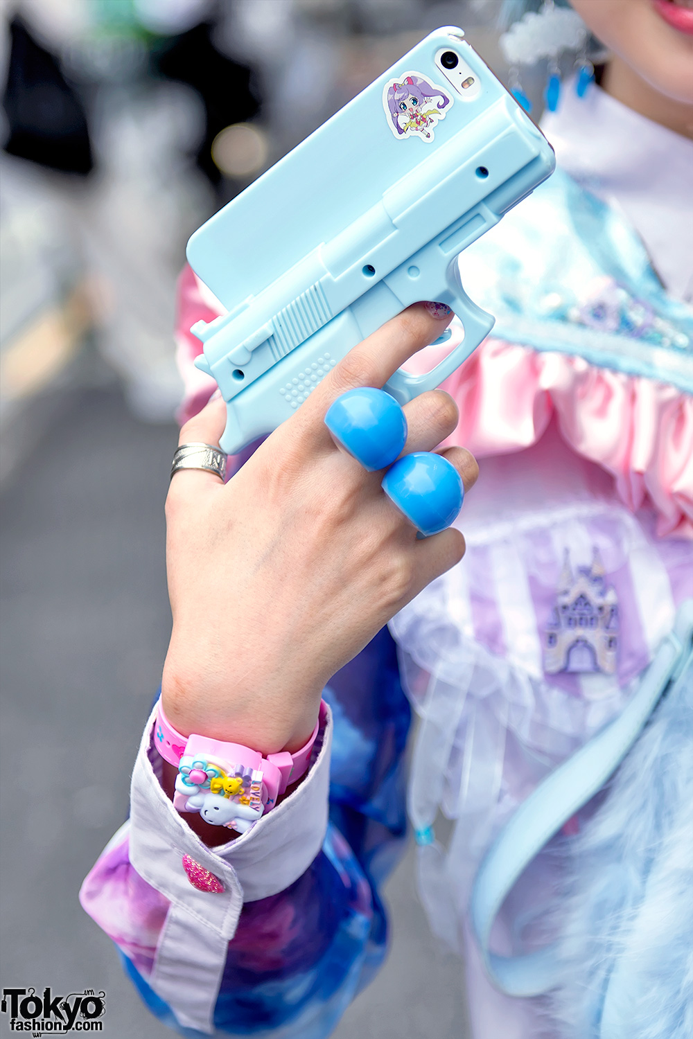 Harajuku Girl w/ Pastel Weapon, Fluffy Heart Bag, Loose Socks & Cute