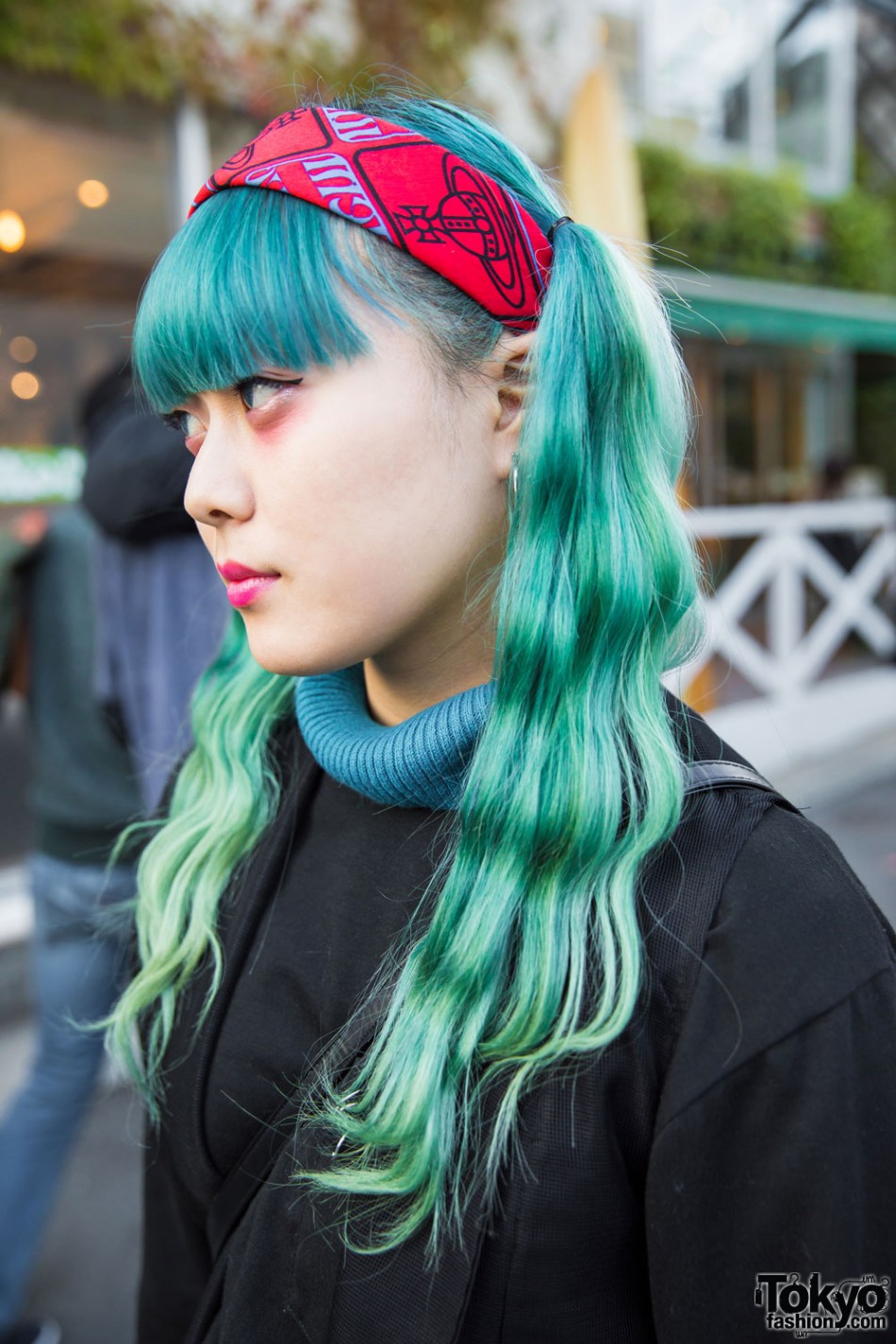 Harajuku Girls in Dark Street Fashion w/ Vivienne Westwood, Funky Fruit ...