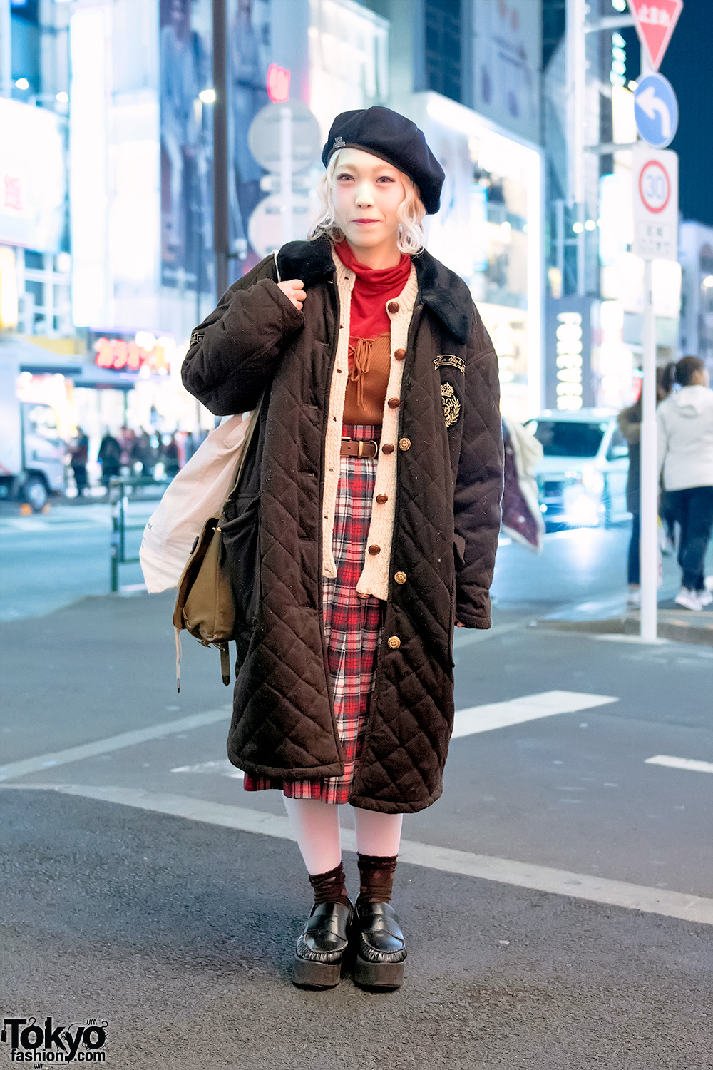 Harajuku Girl in Vintage Street Fashion w/ Items From KIKI2 & Santa ...