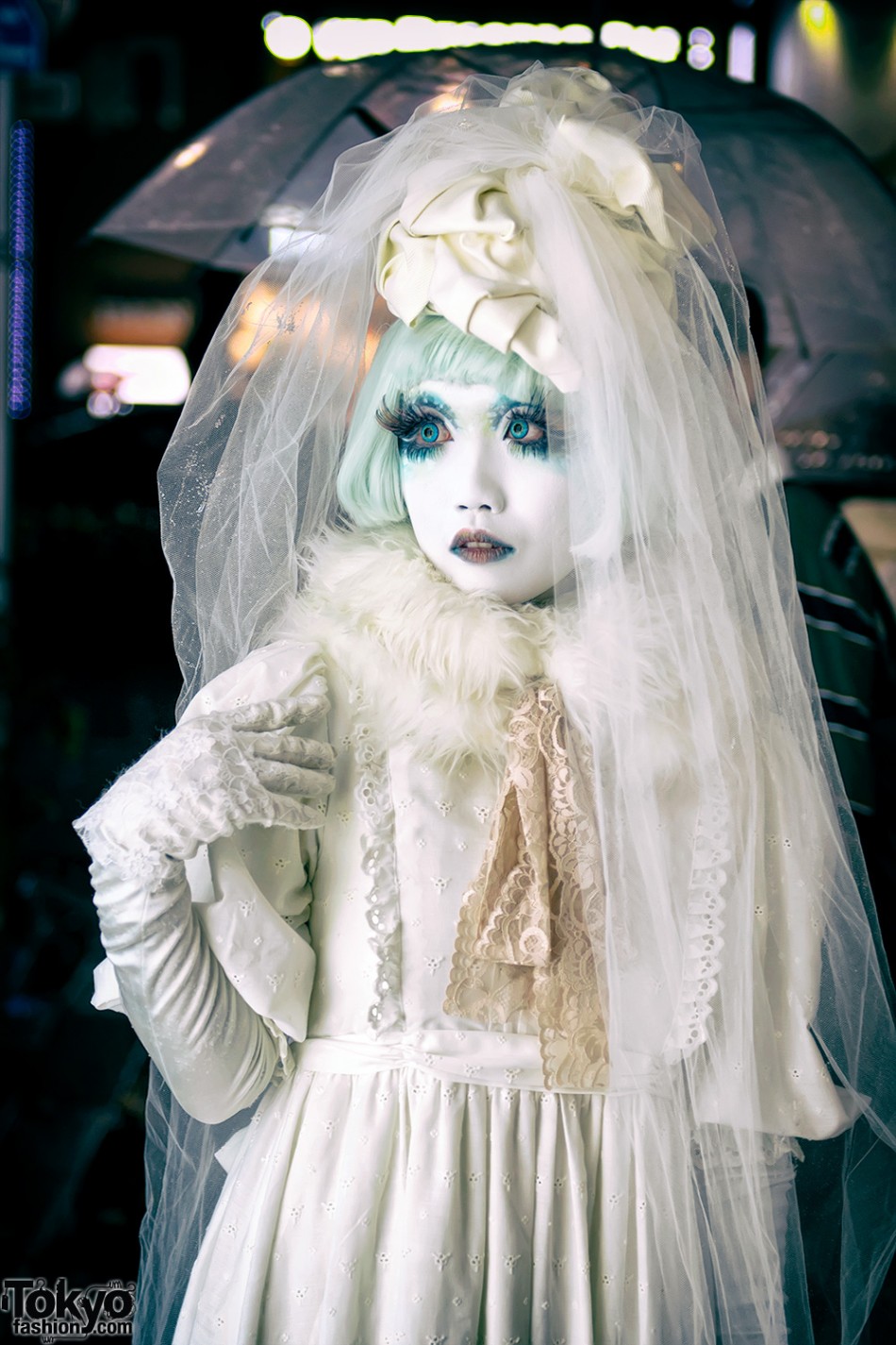 Shironuri Artist Minori in Harajuku w/ Vintage Lace Dress & Veil ...