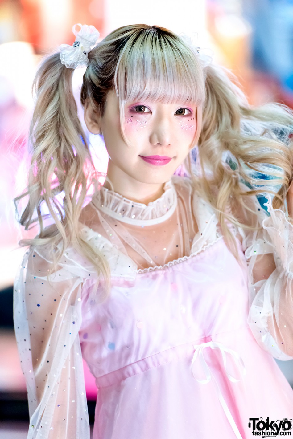Japanese Idol Rinahamu in Harajuku w/ Twintails & Kawaii Pastel Fashion