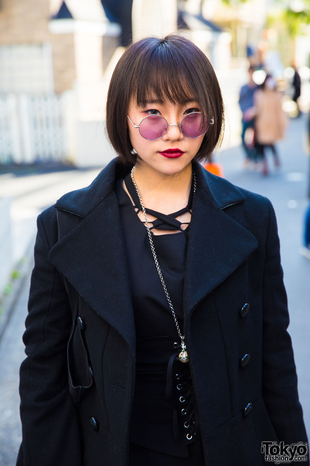 Harajuku Girl in Stylish All Black Fashion w/ Vivienne Westwood, Miho ...