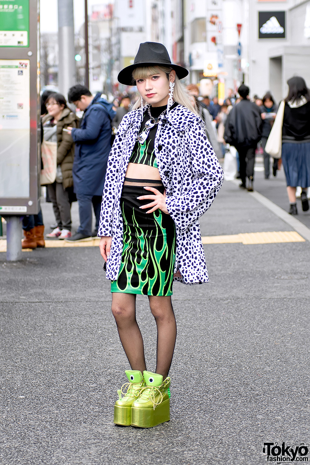 Образ глупый. Токио стрит фэшн. Стрит стайл Токио мода. Модники на улицах Токио. Модницы на улицах.