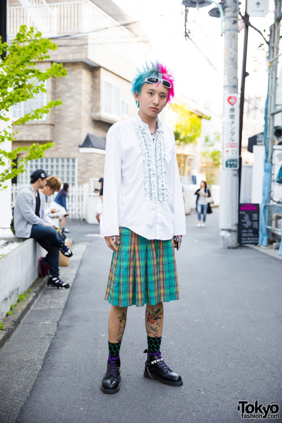 Harajuku Guy w/ Tattoos & Pink Hair in Comme des Garcons Skirt & Dr ...