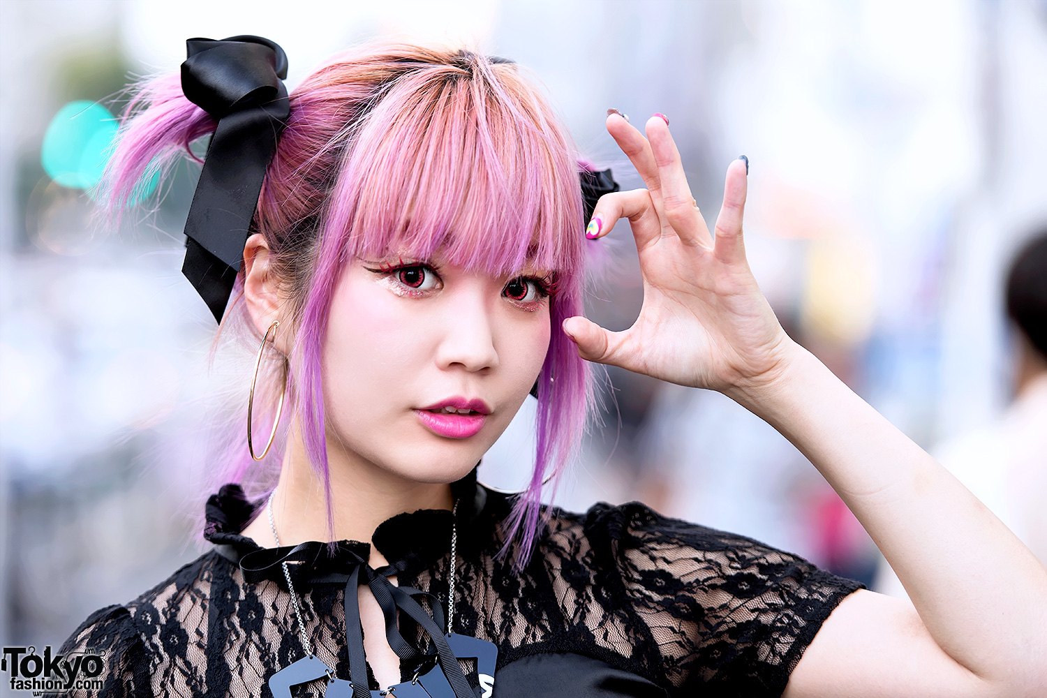 Harajuku Girl w/ Pink Hair in Black Lace, Doll Heads Platforms & Vinyl ...